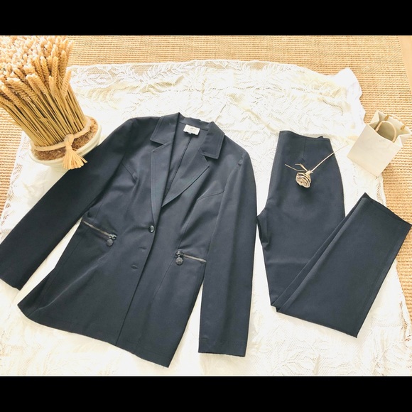 COPY - Fashion hunters and gatherers. Meet your new BFF. - Picture 3 of 16